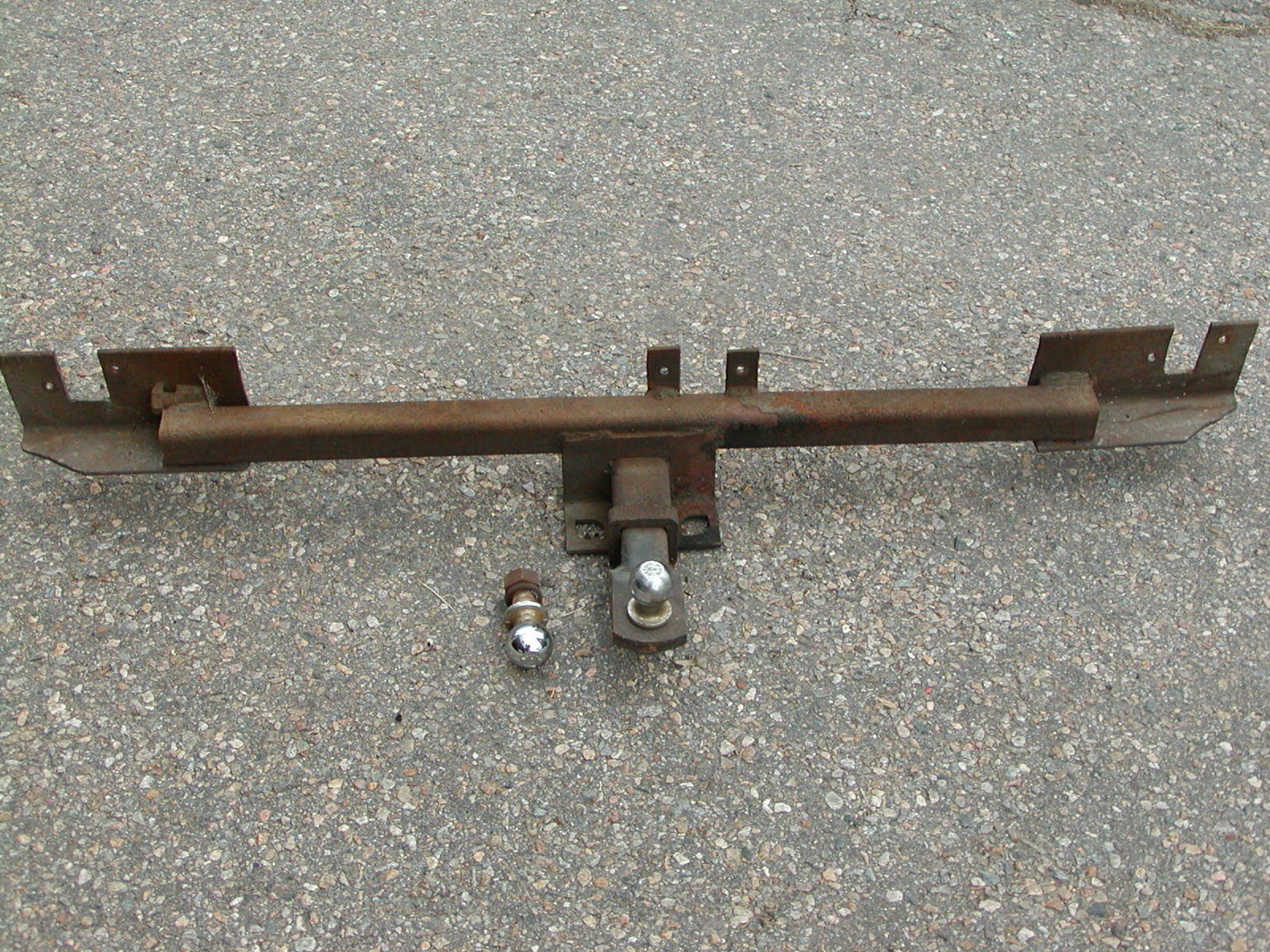 FS: E28 Trailer Hitch REDUCED for Quick Sale - MyE28.com